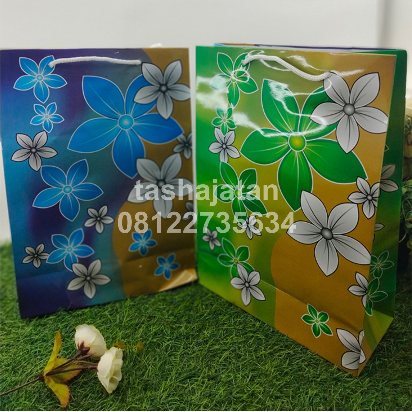Tas Kertas Laminasi Licin Belanja Kado Hadiah Besar Motif Bunga Besar AS 14
