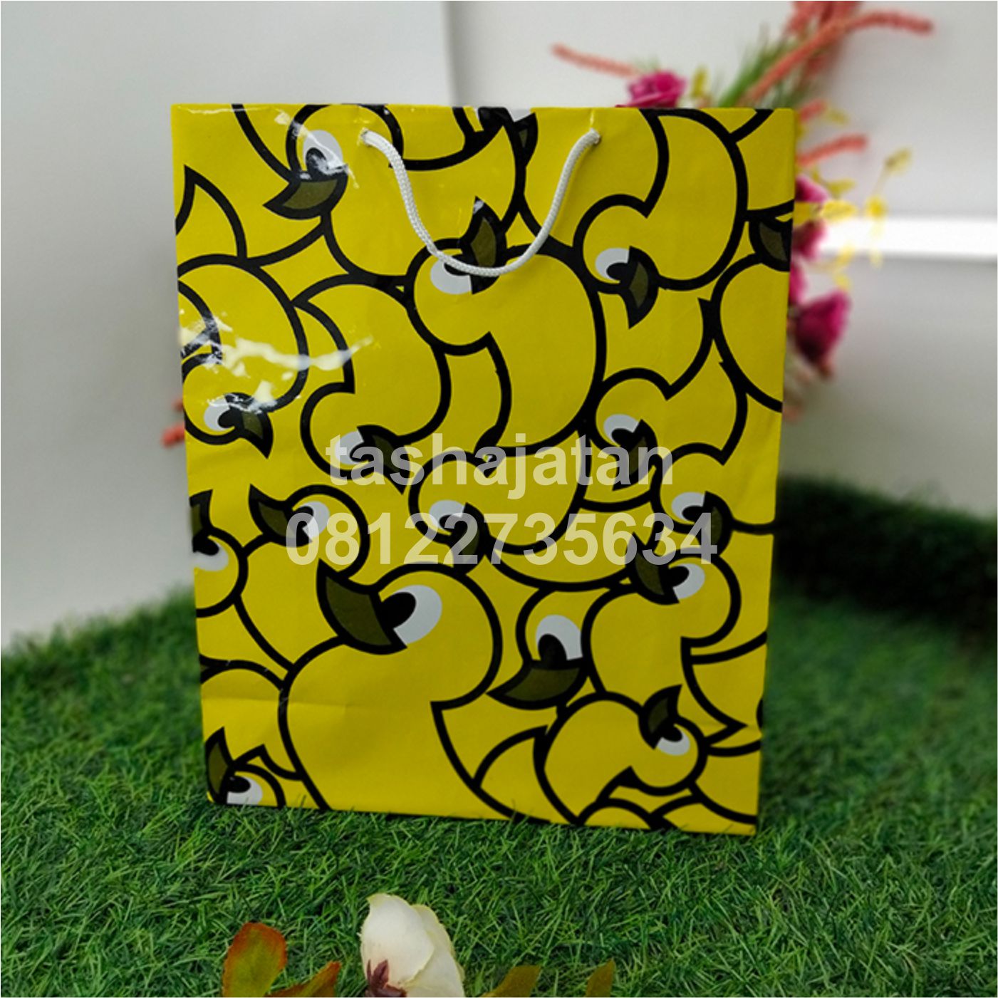 Tas Kertas Laminasi Motif Anak Bebek Belanja Kado Souvenir 24 x 9 x 30