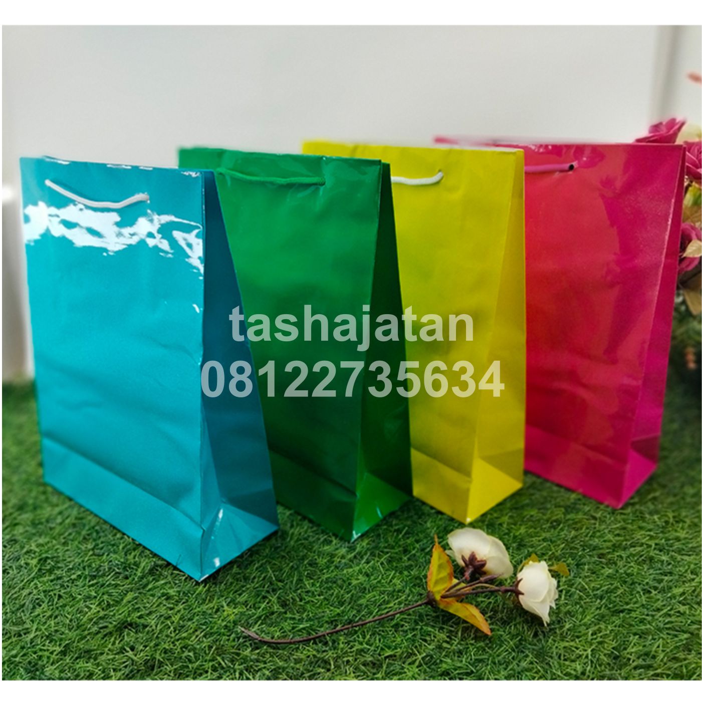 Tas Kertas Laminasi Polos Aneka Warna Belanja Kado Souvenir 24 x 9 x 30 Ap3+ Polos Warna