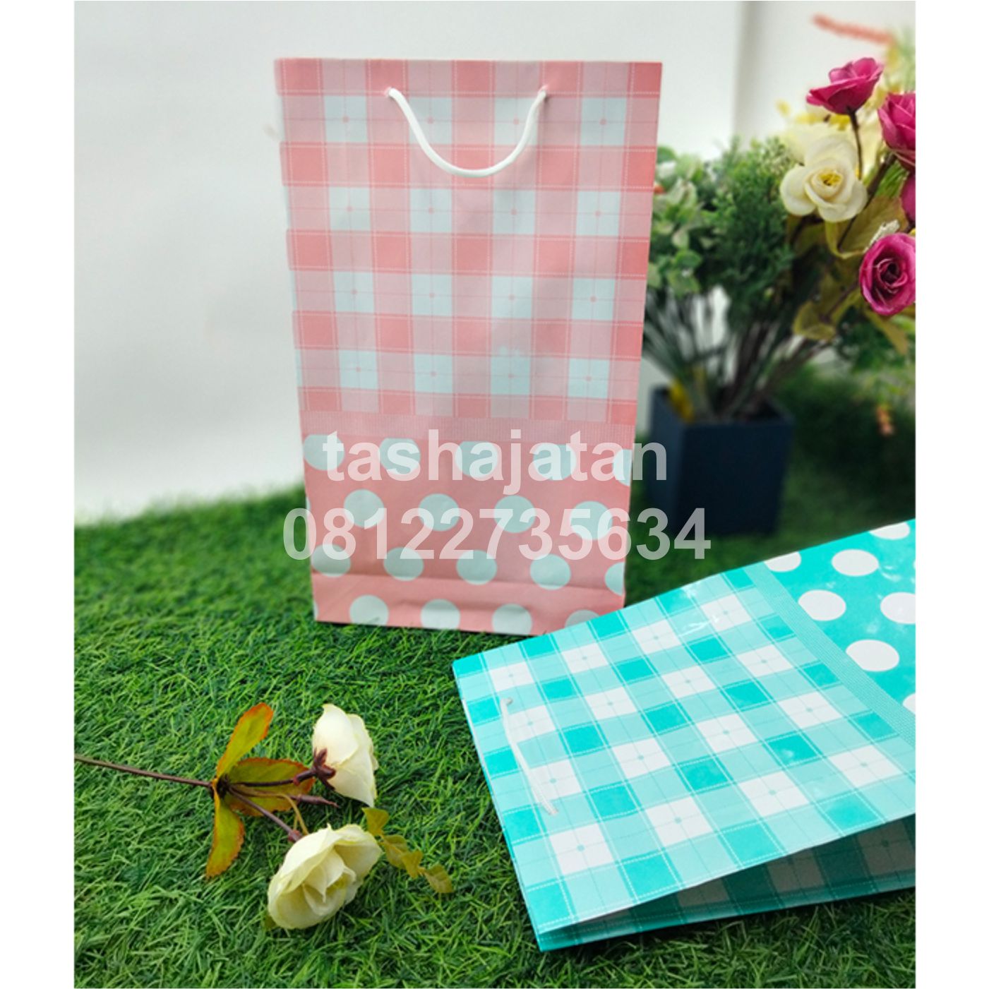 Tas Kertas Laminasi Polkadot Kotak Belanja Kado Souvenir 19 x 7 x 32 Ap3T Polkadot Kotak