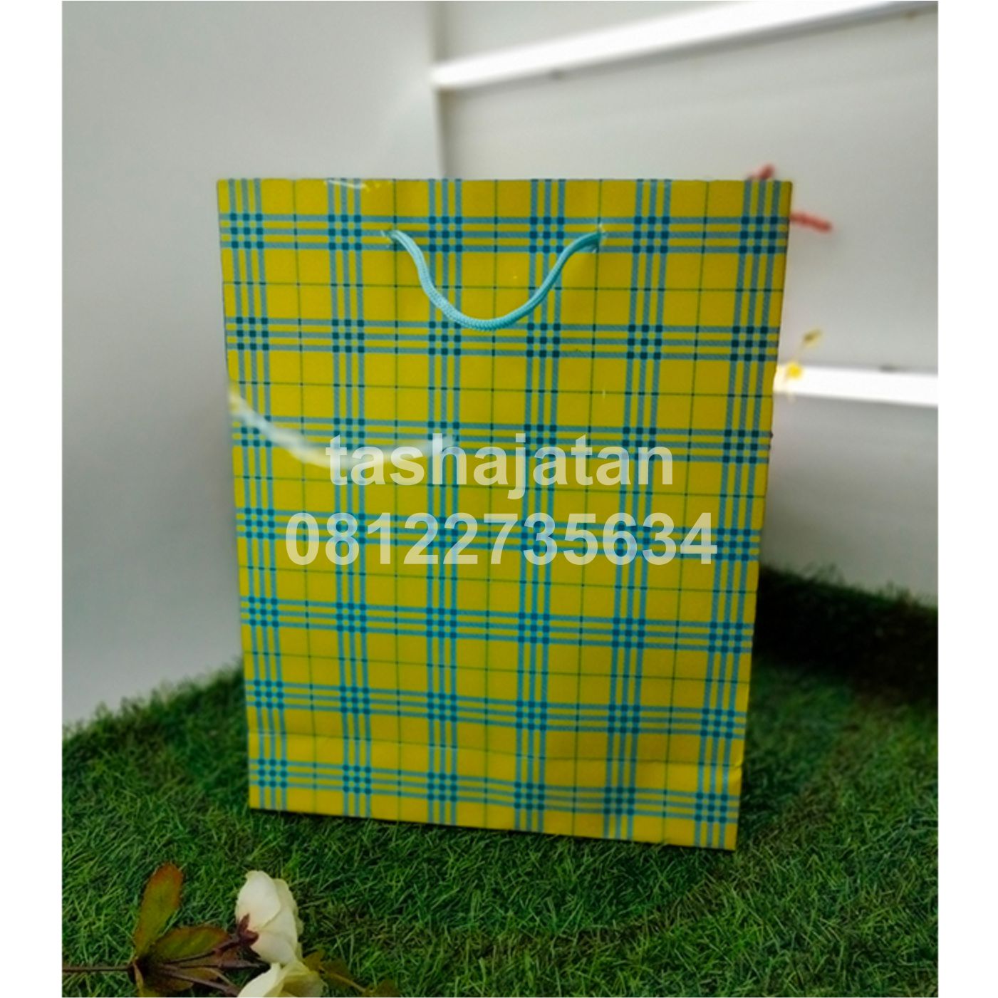 Tas Kertas Laminasi Mengkilap Belanja untuk Kado Souvenir 28 x 10 x 35 Ap5 Blueberry