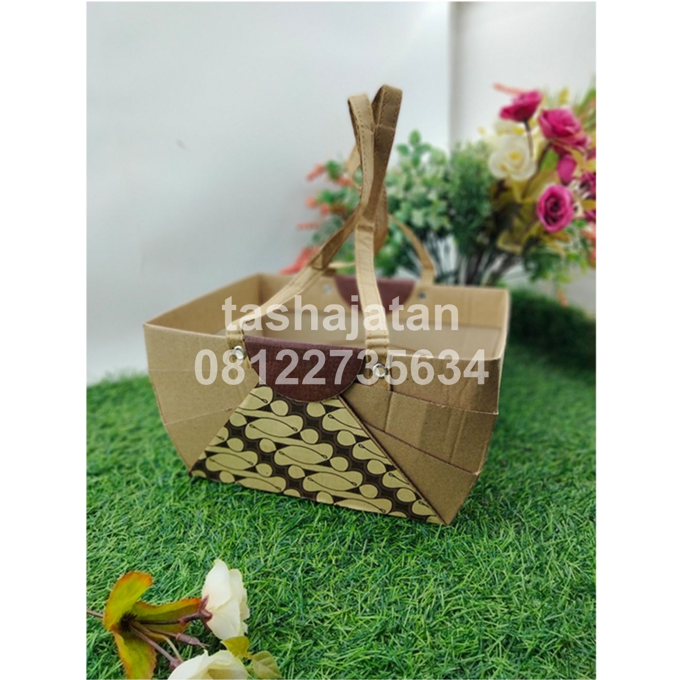 Keranjang Parcel Dos Eflute dengan Tali Bisban Kertas 27 x 20 x 14 Keranjang Parcel L