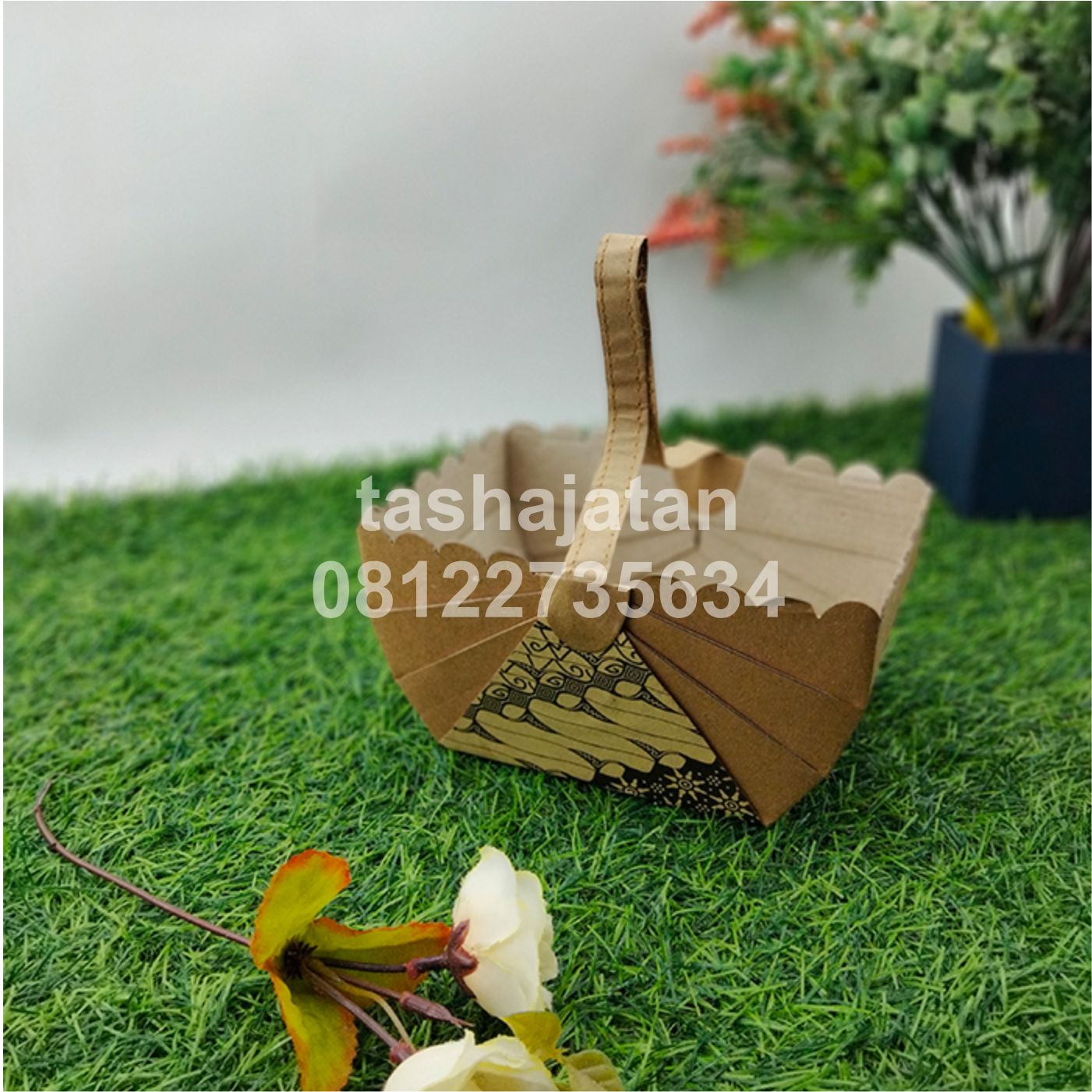 Keranjang Parcel Dos Eflute dengan Tali Bisban Kertas 11 x 10 x 11 Keranjang Parcel S