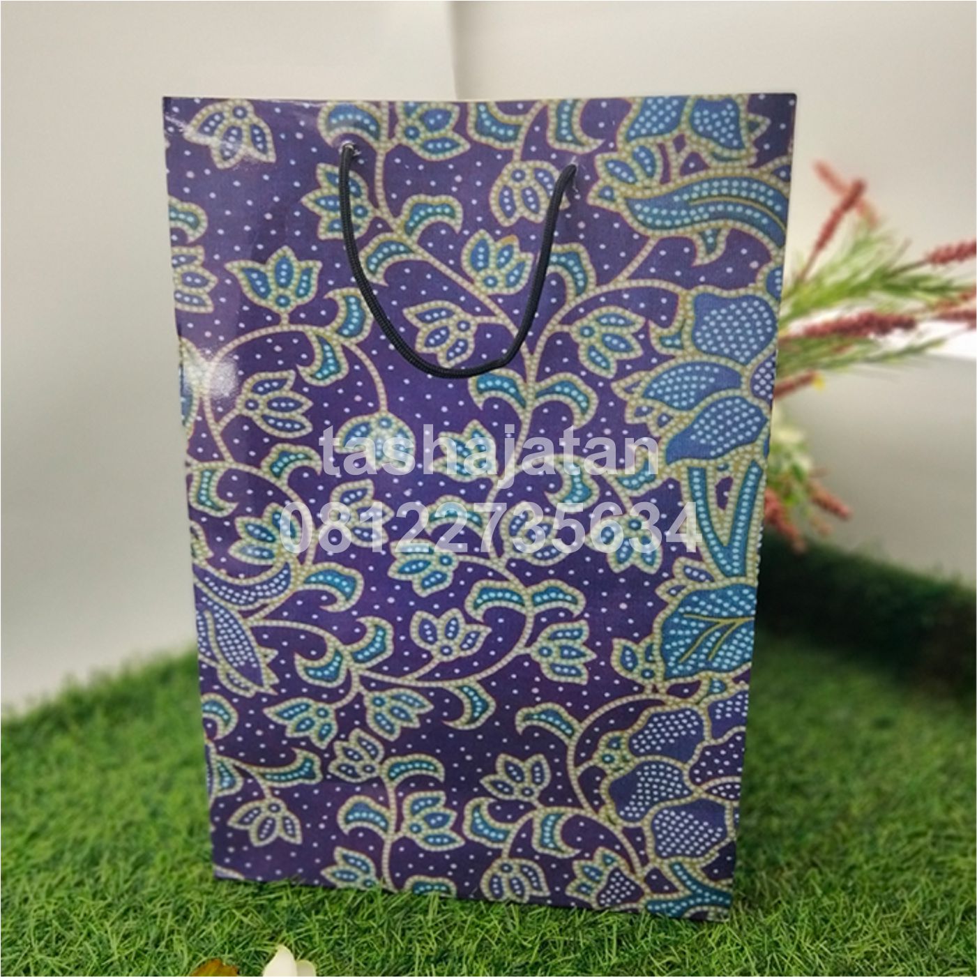 Tas Kertas Laminasi Licin Belanja Kado Hadiah Besar Motif Bunga Biru AS 21