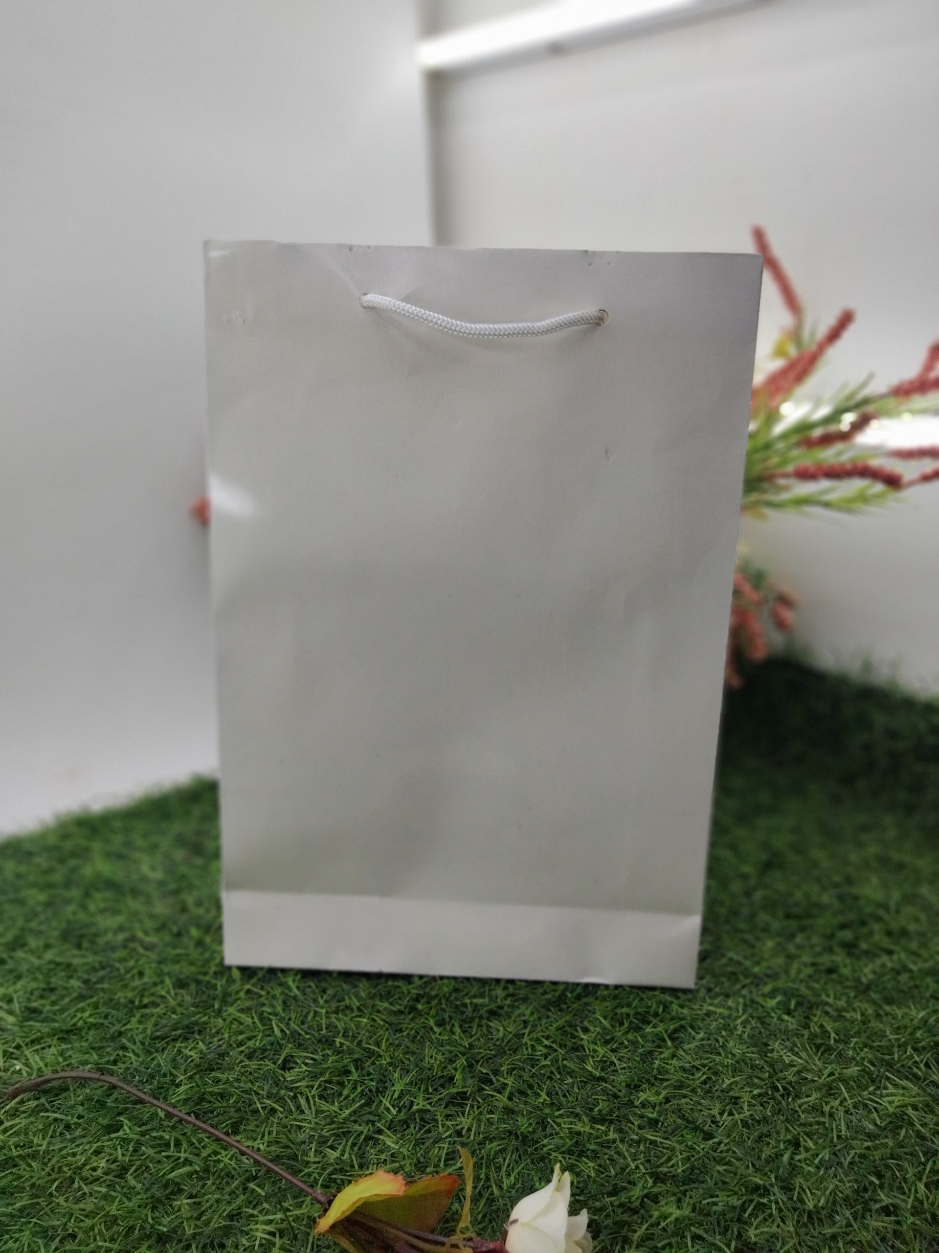 Tas Kertas Ivori Laminasi Licin Belanja Hadiah Kado Polos Tanpa Motif Tas Polos Laminasi B